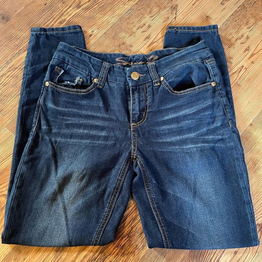 Seven7 Womens leggings jeans size 6. Dark denim
Cut out watch pocket. Super cute